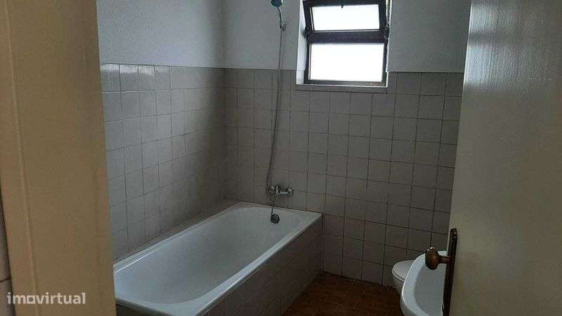 Moradia T7 com jardim e garagem - Grande imagem: 4/12