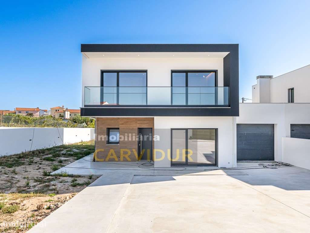 Moradia Ericeira a 12km V4 Nova em Lote com 730m2 e praia a 300m-0