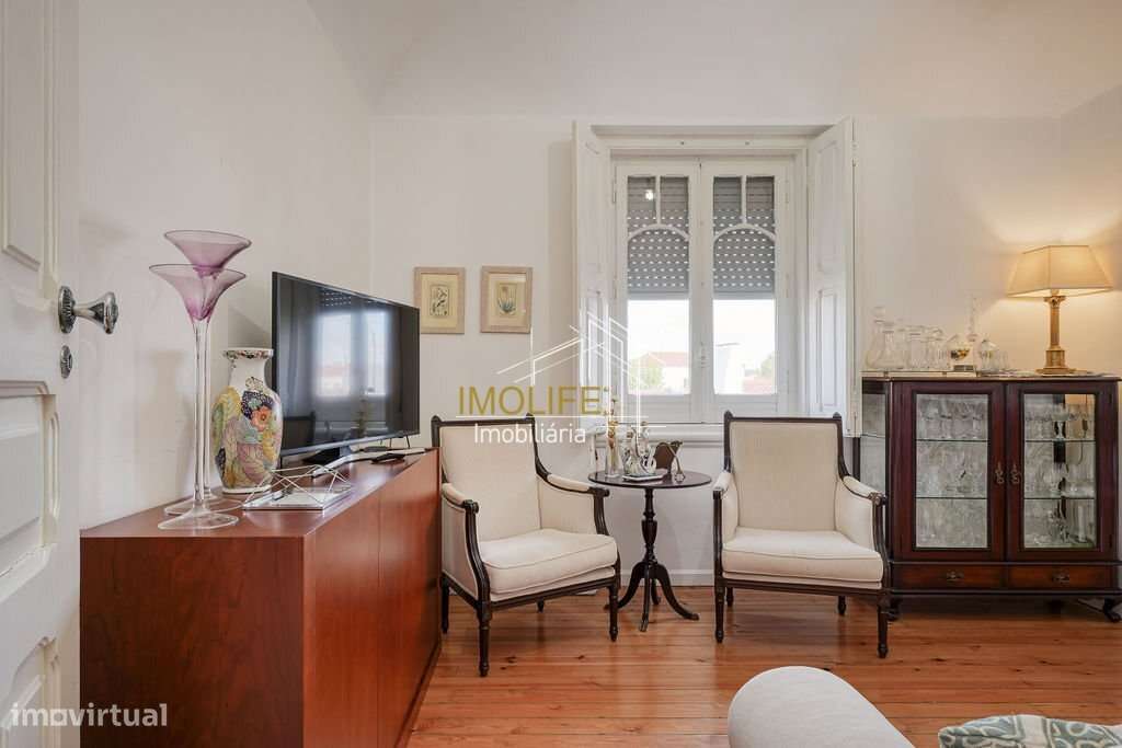 Excelente Moradia com dois pisos no centro do Vimieiro-18