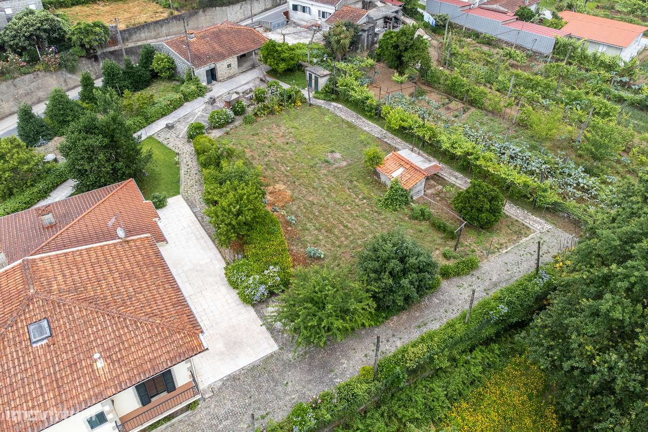 Moradia T4 Independente + T0 em Lago, Amares - Oportunidade Única!-28