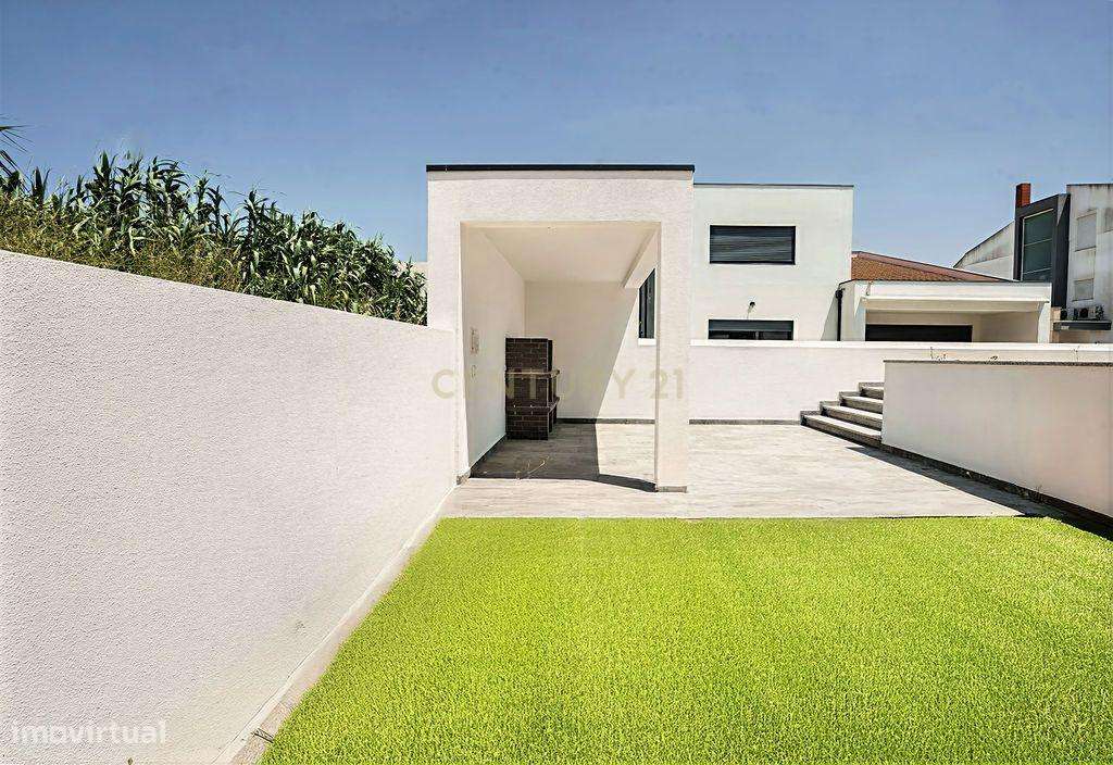 Moradia T4+1 de Luxo - Sobreda - Charneca de Caparica-43