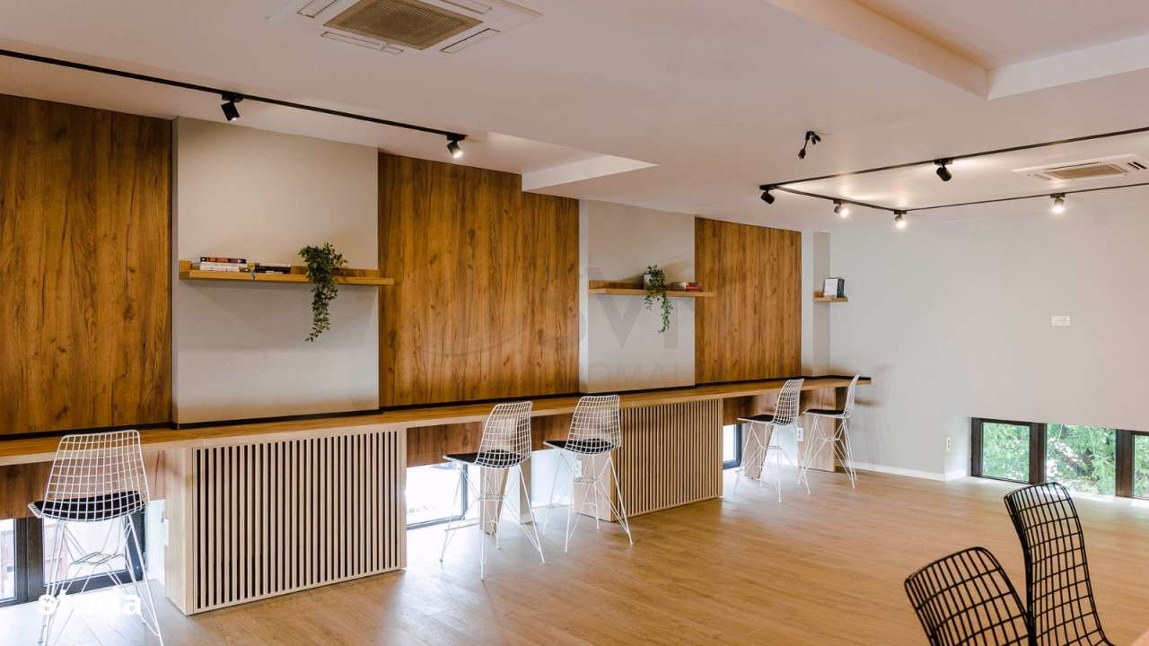 Vila l Piata Victoriei l 3 locuri de parcare l 3 boxe - Imagine principală: 4/15