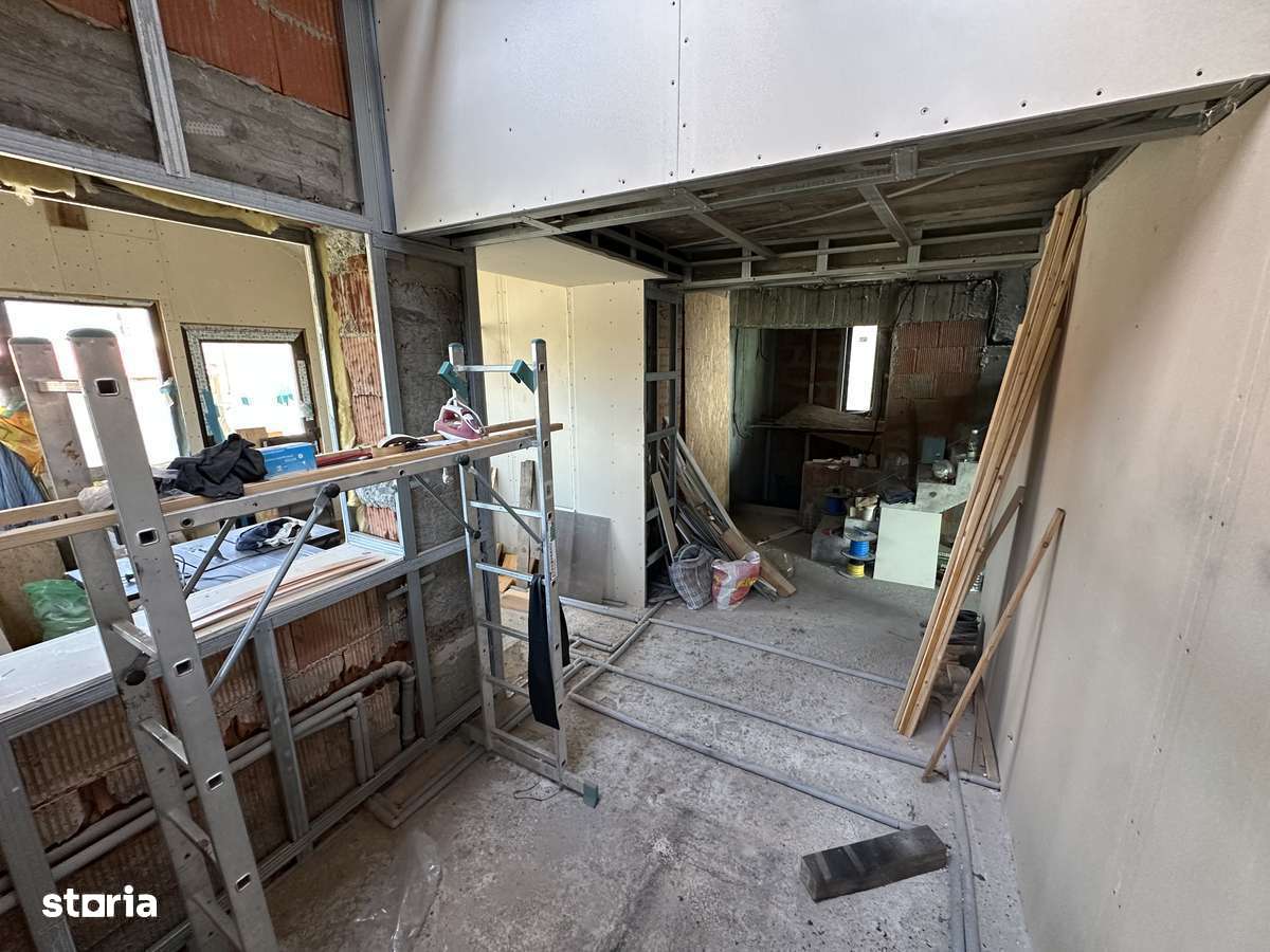 Casă cu 3 camere de vânzare în zona cazasu-7
