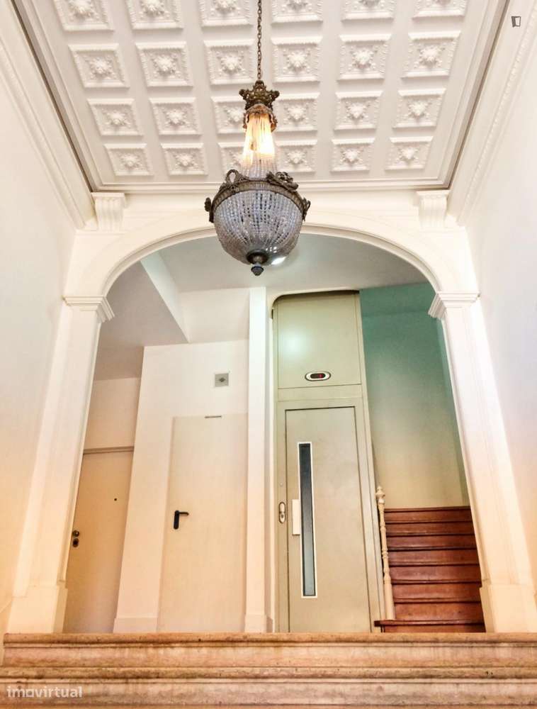 Apartamento com 1 quartos - localizado em São Bento Lisbon - Grande imagem: 2/9