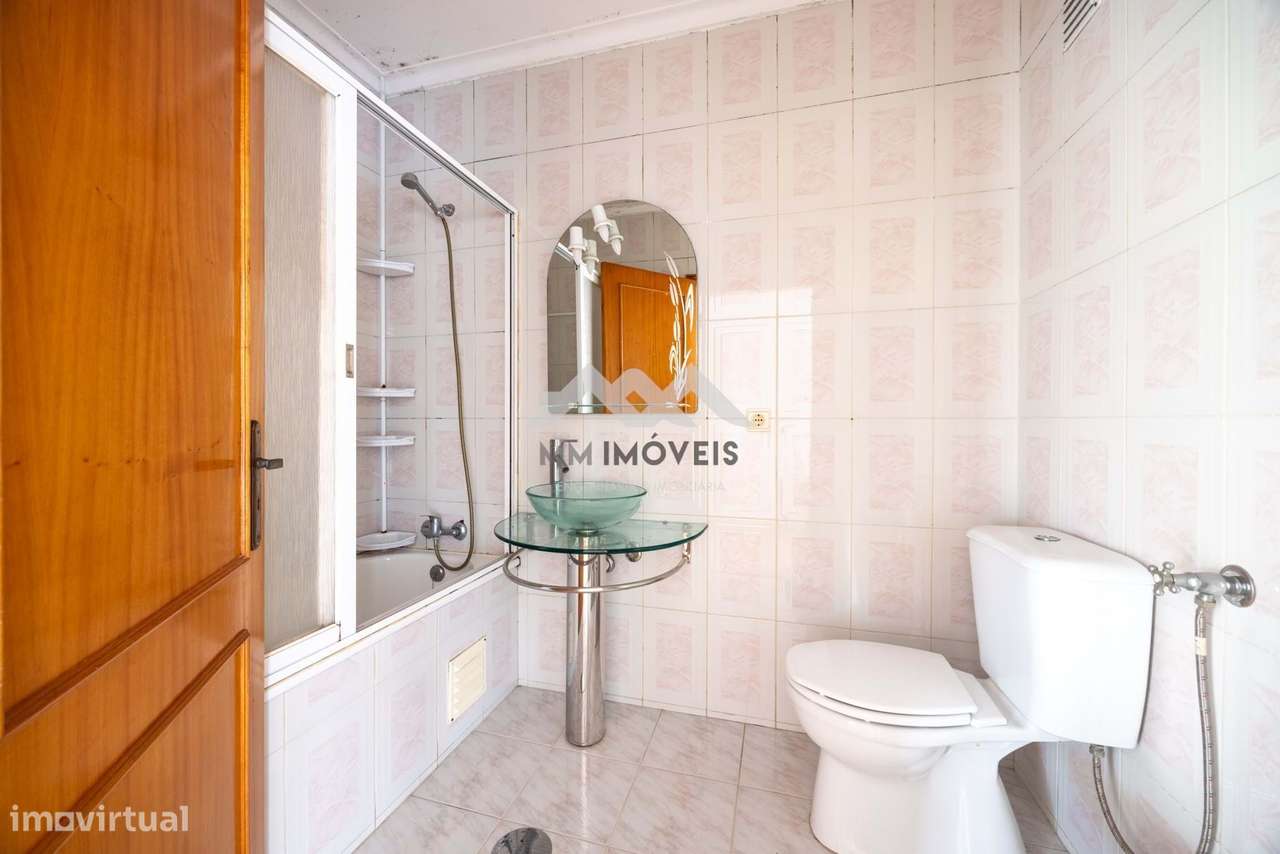 Apartamento T2 + Sótão | Vilar do Paraiso | 2 Frentes | Suite | Garage - Grande imagem: 4/37