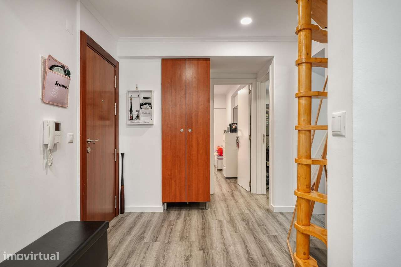 Apartamento T2+1 Totalmente Remodelado no Casal do Marco, Seixal-5