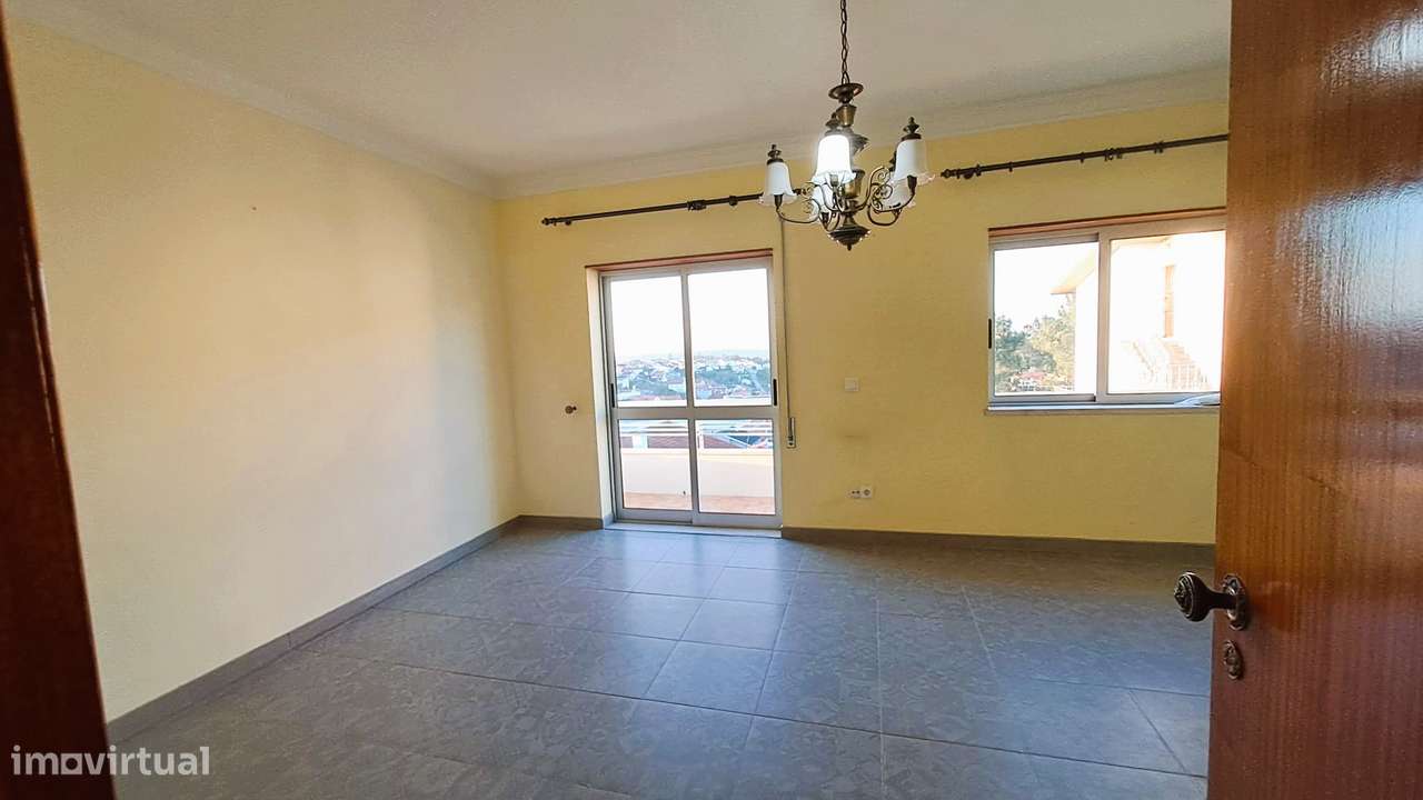 Moradia Bi-Familiar T3, Semi Mobilada - Grande imagem: 5/31