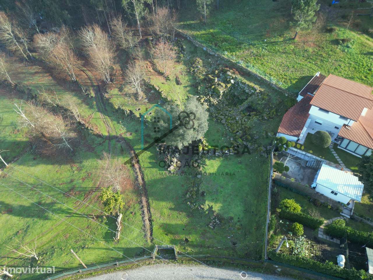 Terreno Urbano com 1.335 m² — Arosa, Guimarães-1