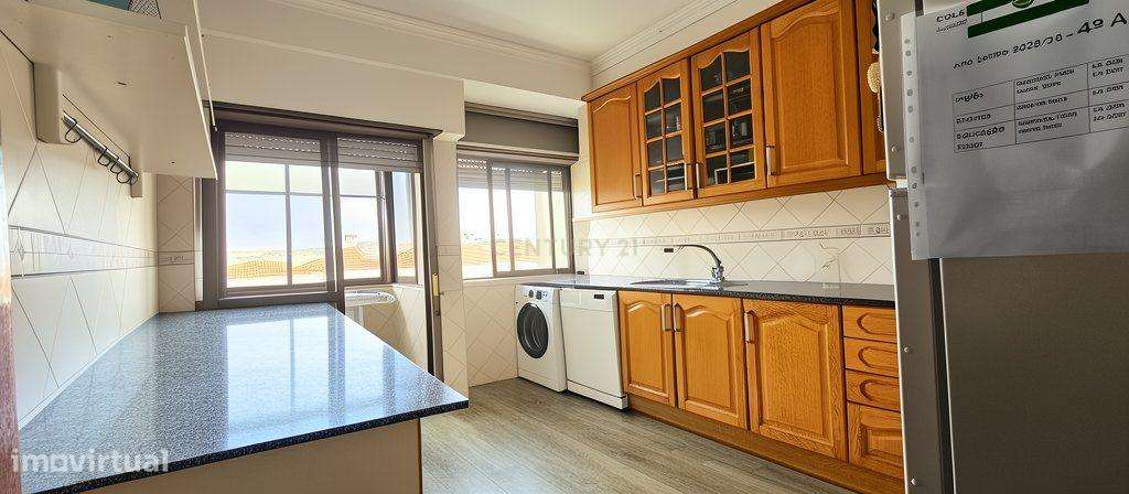 Amadora - Reboleira, apartamento T2 com 94m2, sala com lareira, 2 vara-10