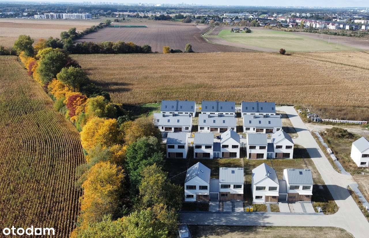 Dom wolno stojący z garażem.-7