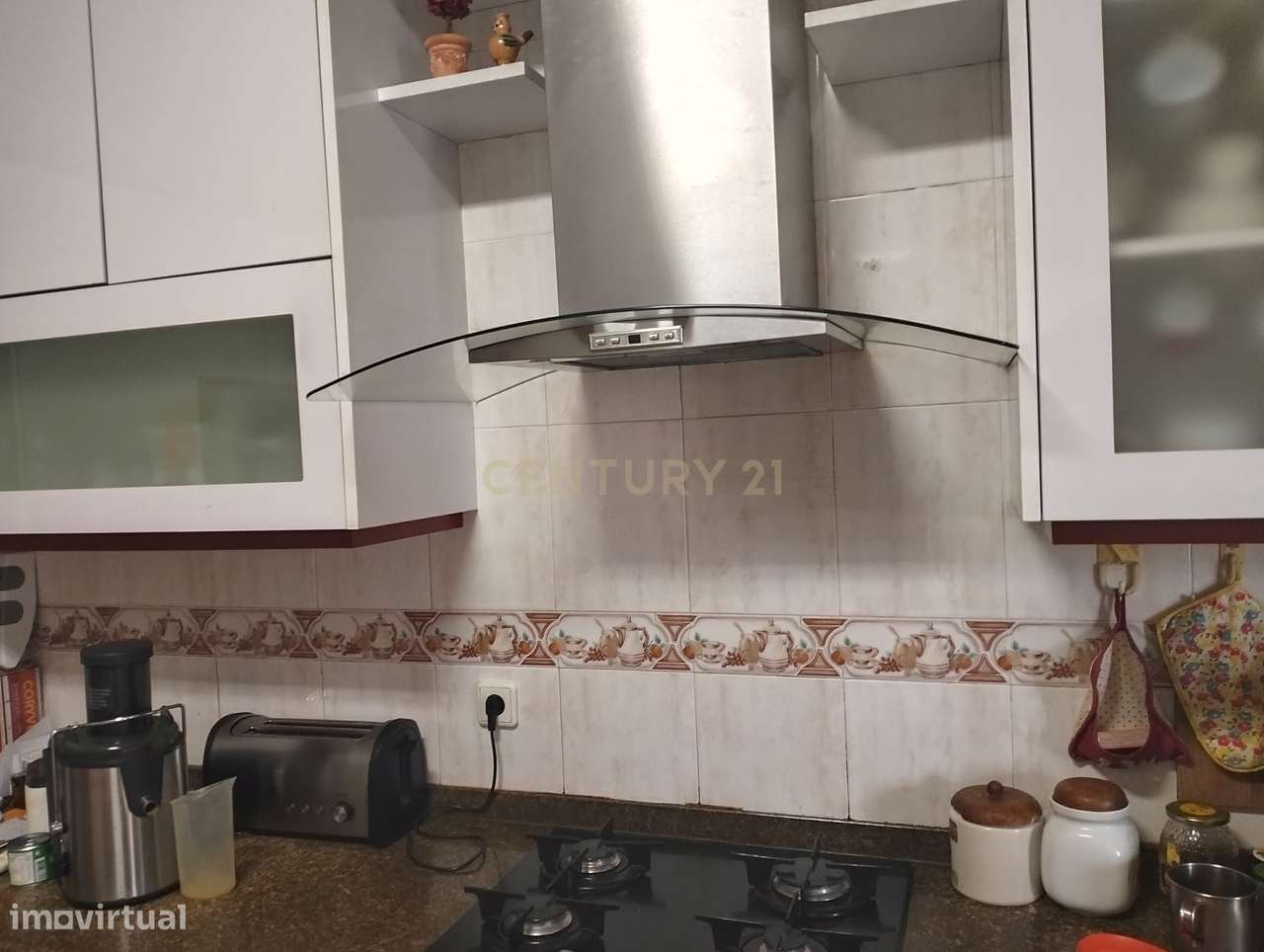 Prédio de dois pisos, com Habitação, Comércio, Alojamento Local a 5 mi - Grande imagem: 5/34