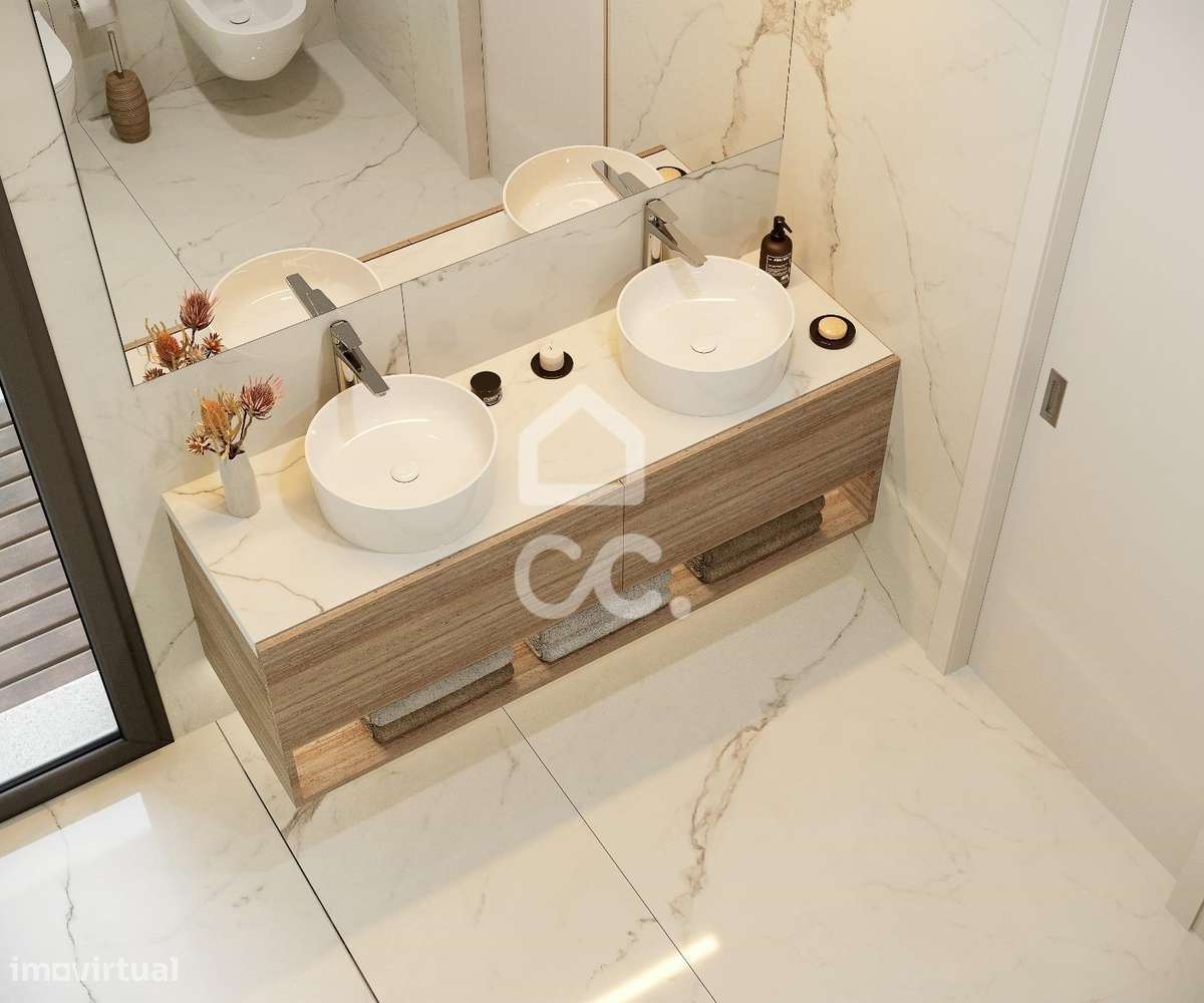 Moradia T4 nova, com jardim e terraço, em condomínio privativo com pis-44