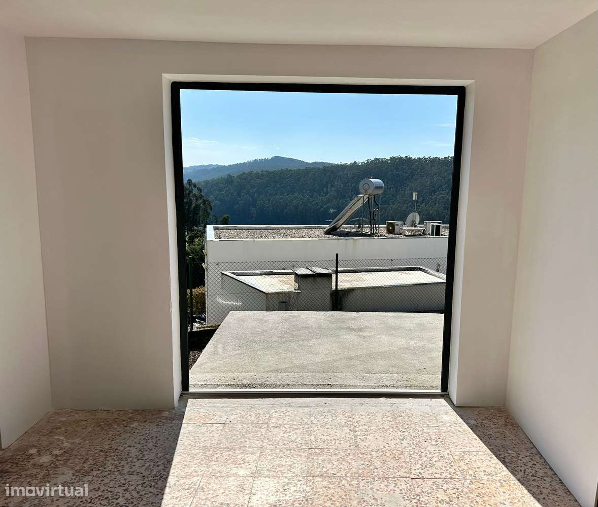 Moradia T2 | Para Remodelar | Garagem | Lomba | Rio Douro-17