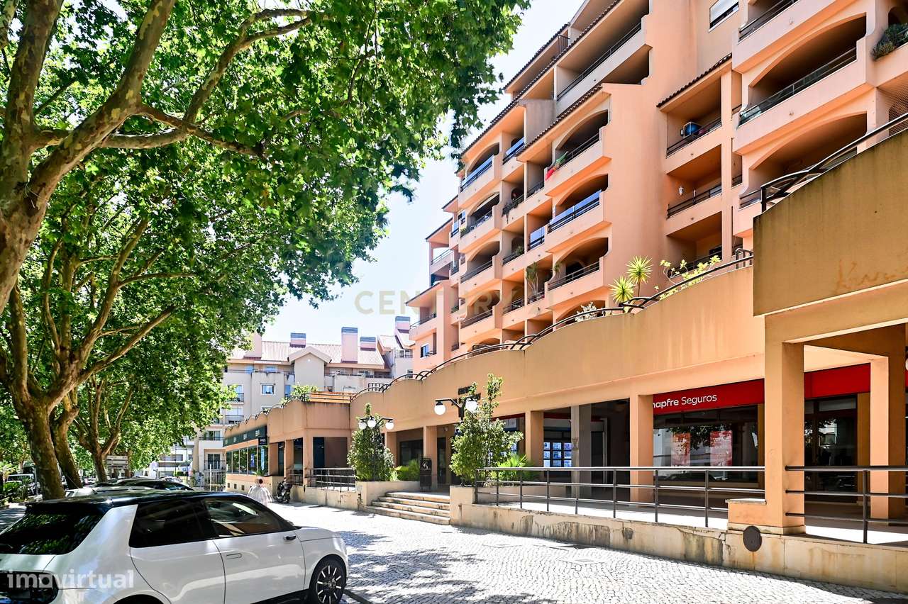 Apartamento Renovado em Cascais com Terraço e Garagem-27