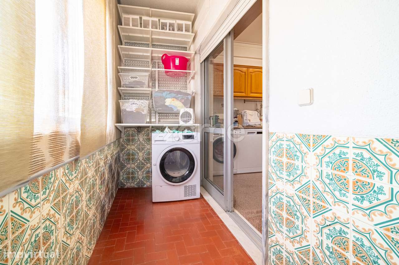 Moradia Geminada T4 com Jardim e Garagem em Zona Tranquila de Camarate-29
