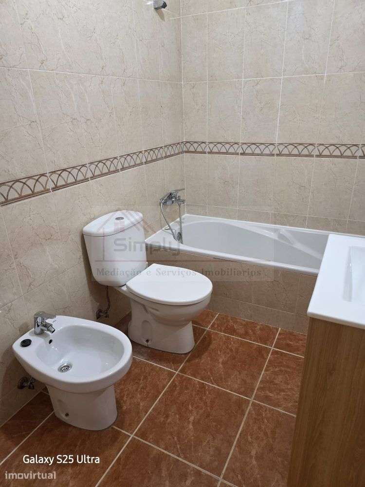 Moradia T4 com piscina e 900 m² de terreno na Quinta da Serralheira,-45