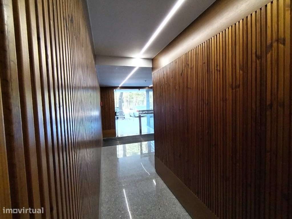 Apartamento T4 com 2 frentes, novo, com churrasqueira; piscina e pl...-37