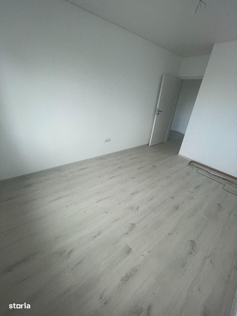 Apartament spatios | 2 camere | geam la baie | centrala proprie