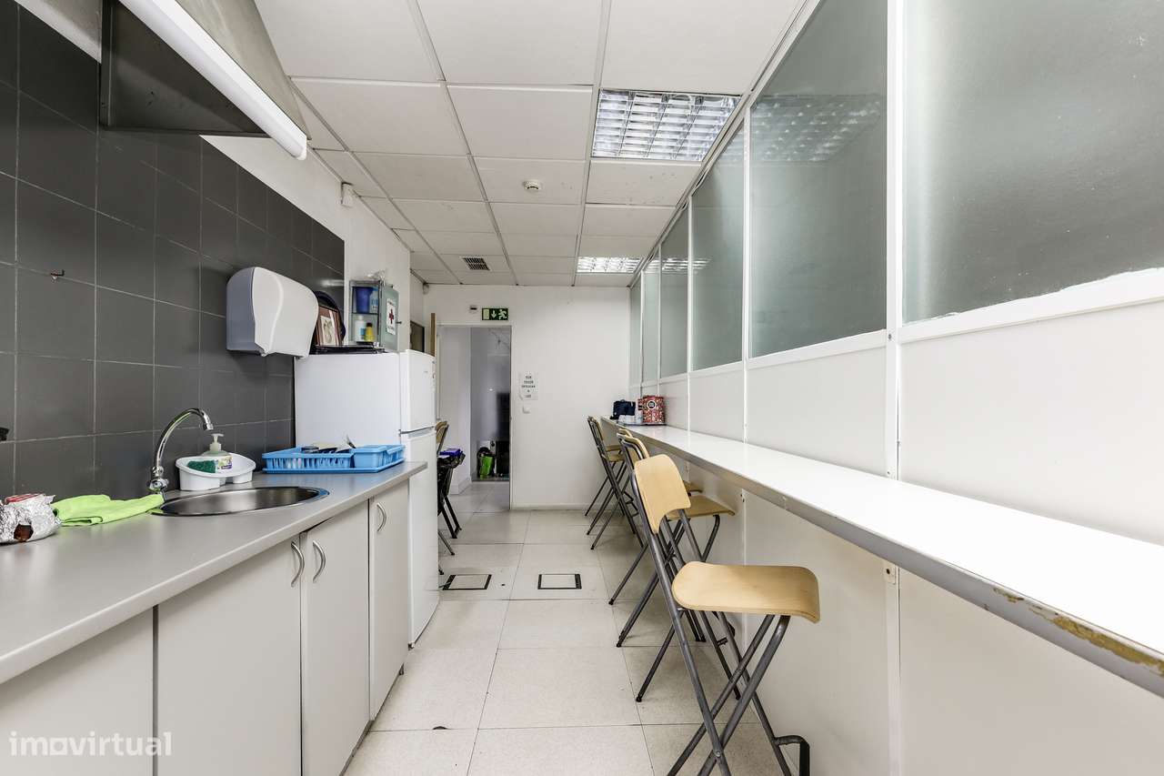 Espaço comercial 550 m² | Escritório + Loja + Armazém | Dois acessos-19