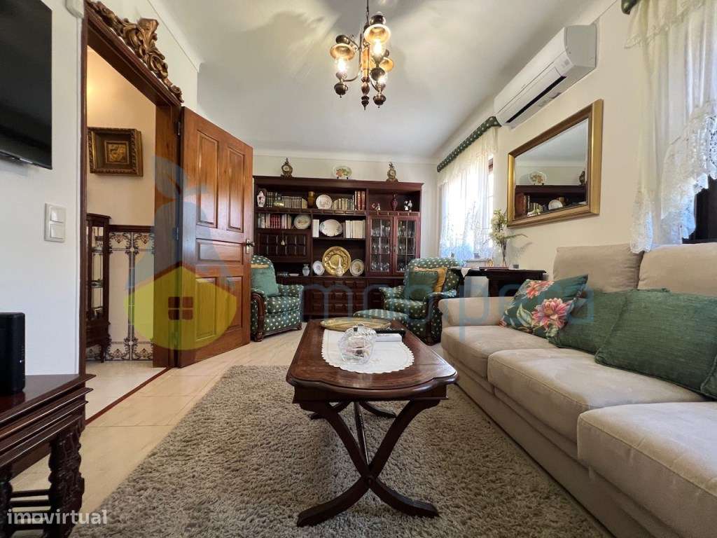 SOBERBA MORADIA T6 COM CASA DE HOSPEDES EM ANEXO-16