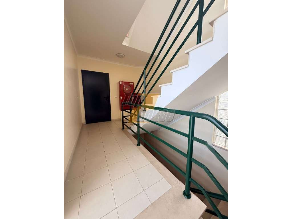 Apartamento T3 com arrecadação - Parque da Paz-25