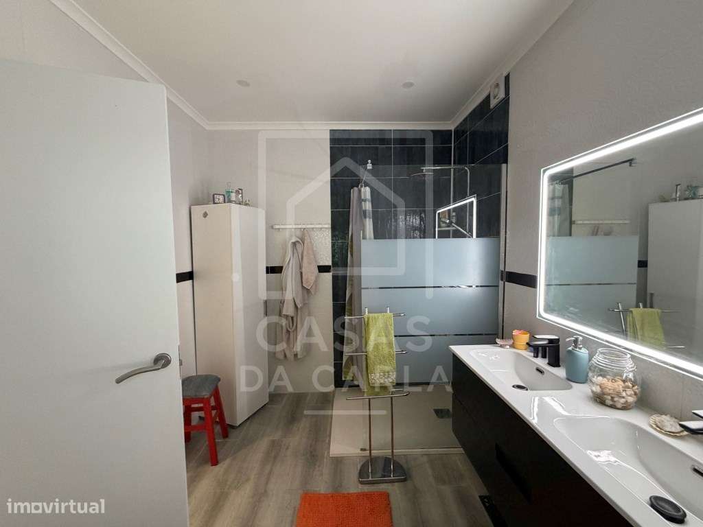 Moradia T2 com garagem e piscina completamente renovada em Canhestros-14