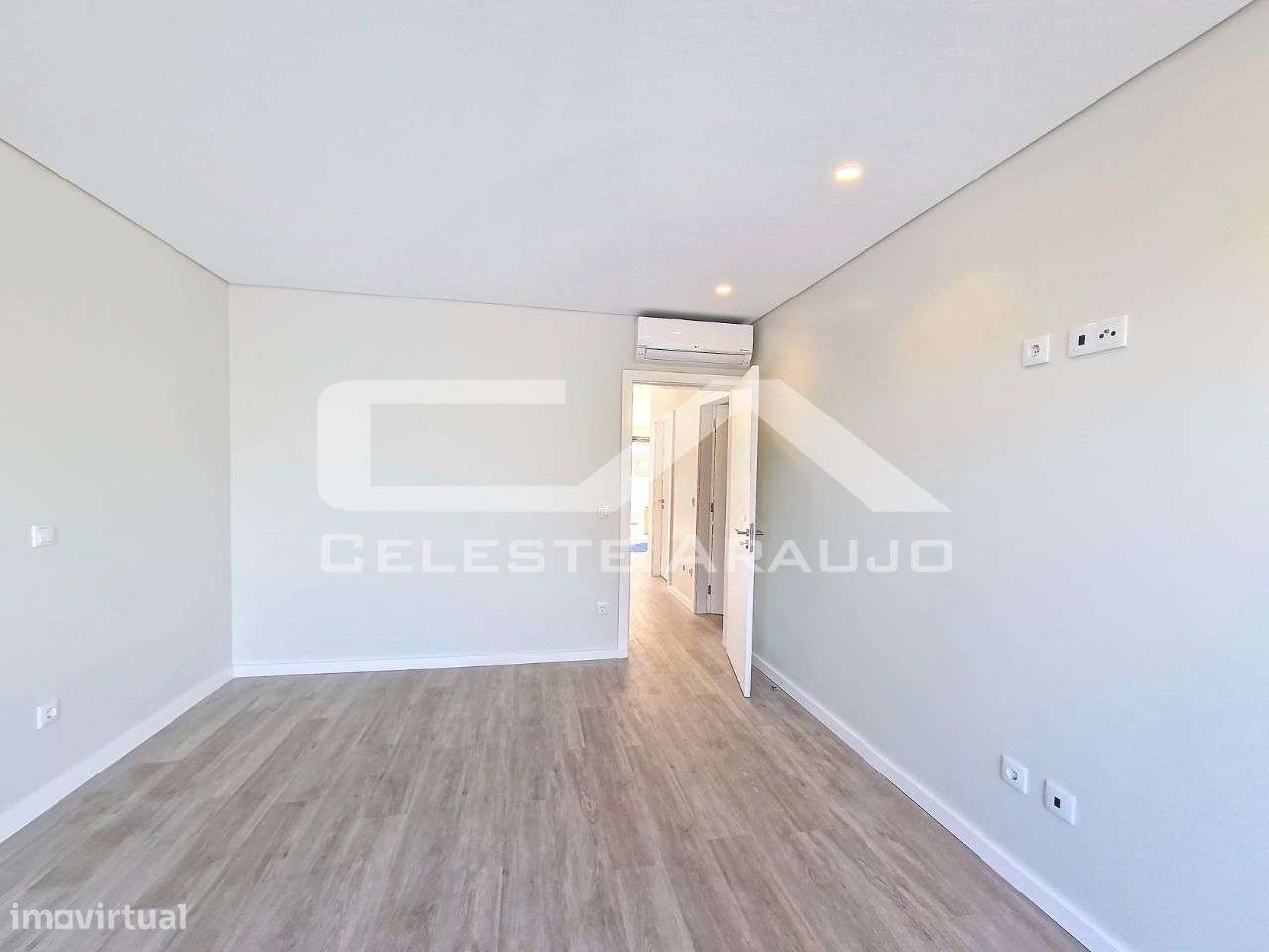 Moradia T3+1 Nova em Espinho-17