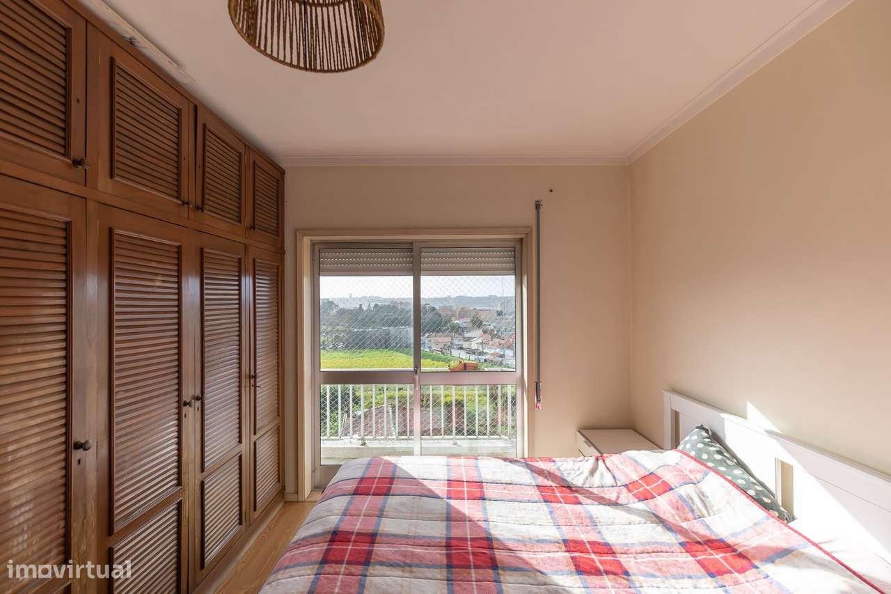 T3 com Varanda + Garagem | A 600m do Metro da Venda Nova-18