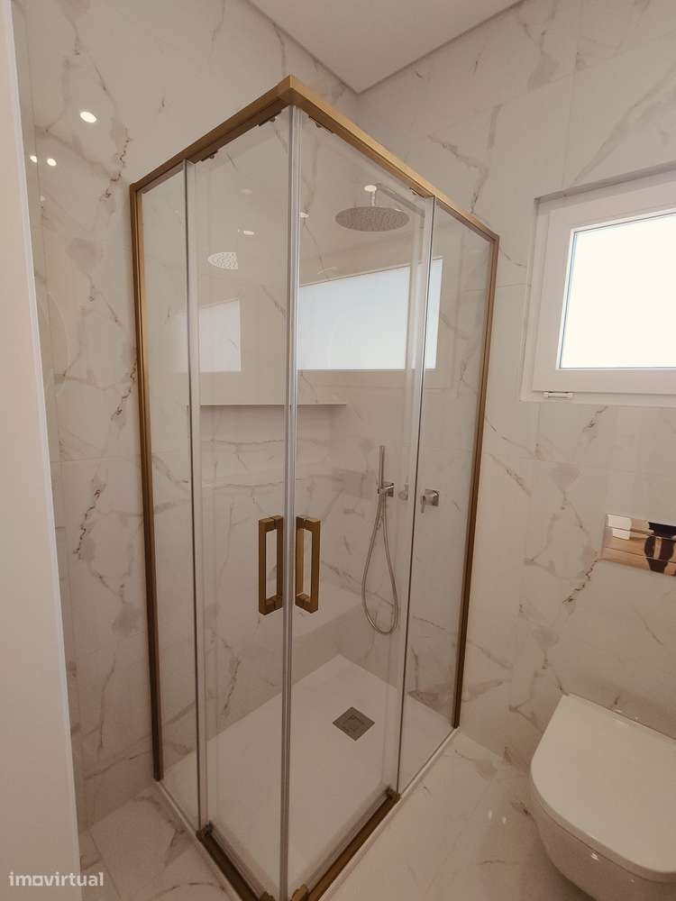 Oferta de 1% do valor de aquisição - Moradia T4 com 1 Suíte-39