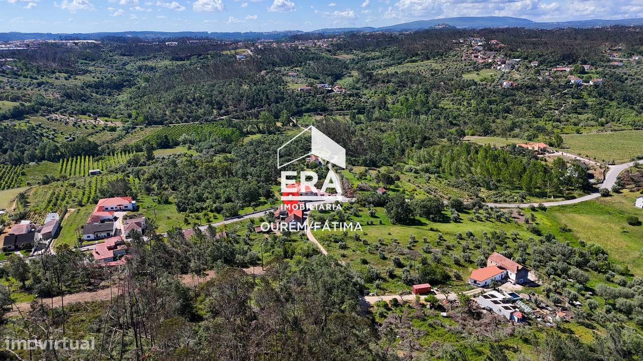 Moradia T2 com quintal localizada no Olival-27