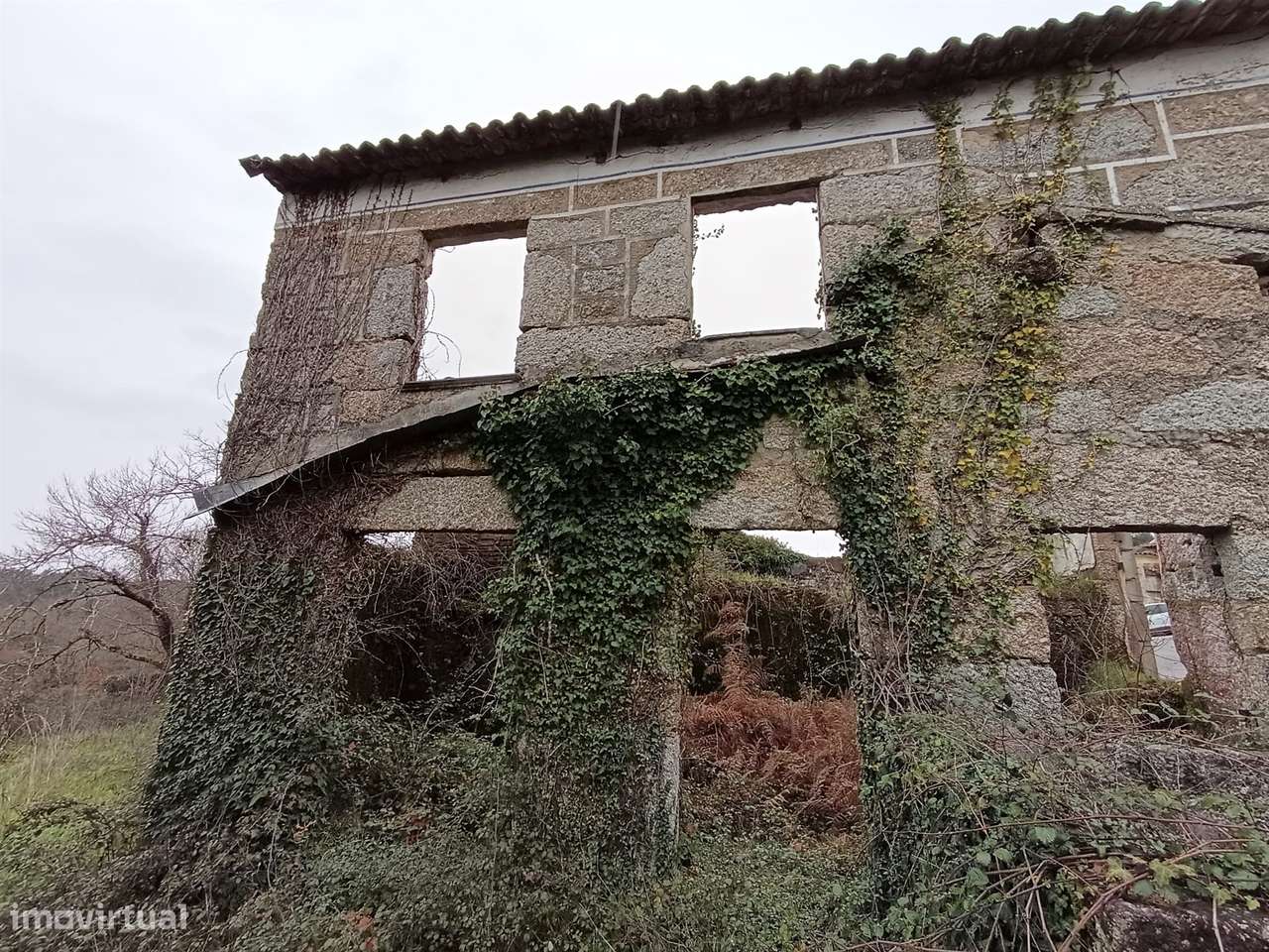 Moradia Devoluta em pedra em Casal Vidona, Santa Comba Dão - Grande imagem: 2/14