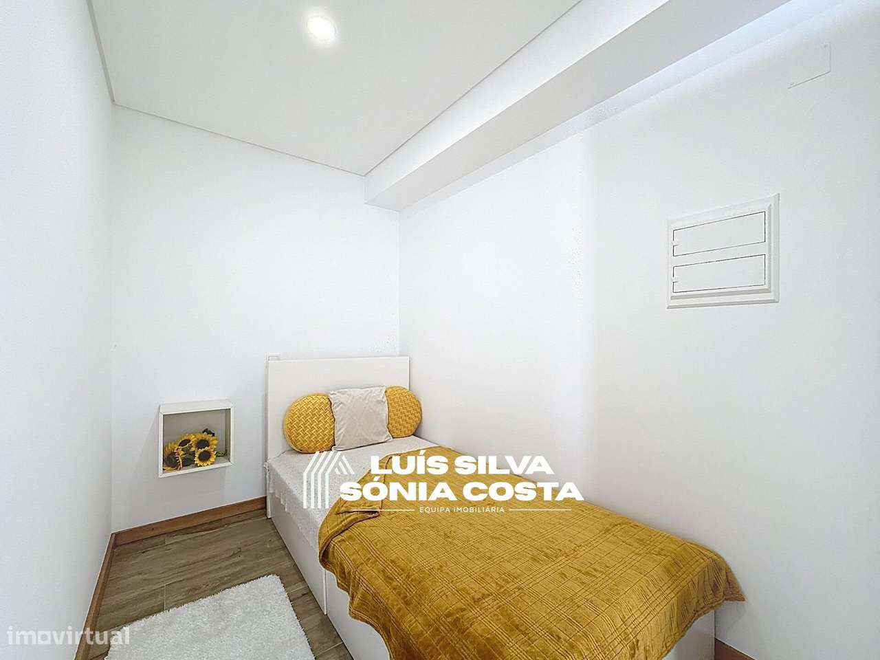 Loja transformada em Apartamento T1+1 Remodelado c/ 2 Varandas c/...-24