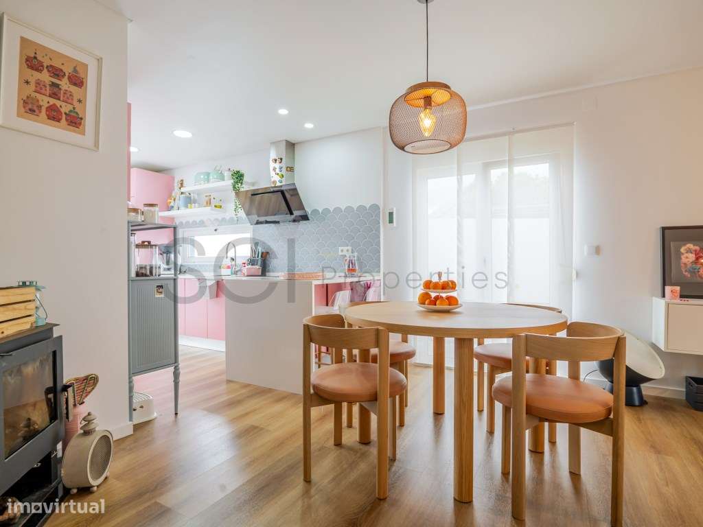 Moradia T3 com piscina nas Quintinhas, Charneca da Caparica. Estilo...-28