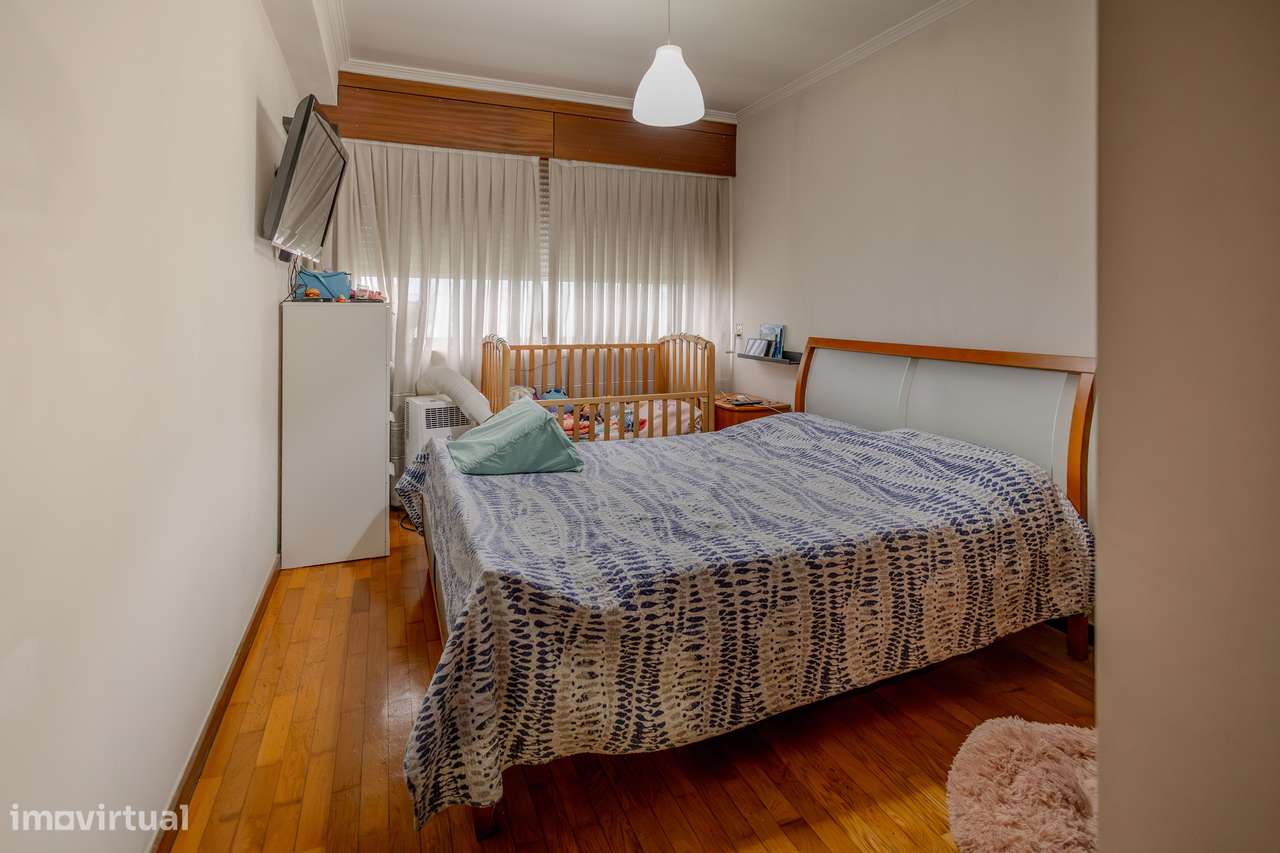 Magnífico T2, com 2 lugares de garagem, junto ao Mira Maia Shopping-10