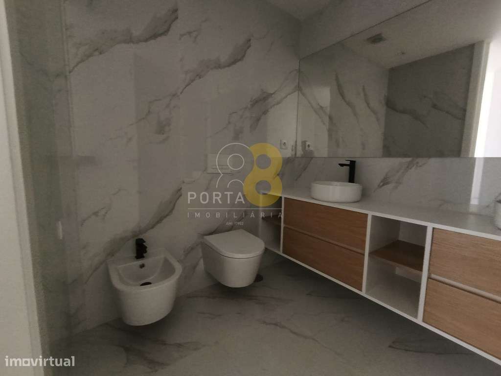 Apartamento T2 com Terraço de 255 m² em Matosinhos-4