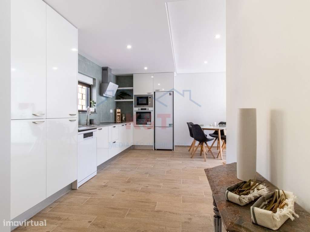 T2 na Praia da Rocha totalmente Remodelado-3