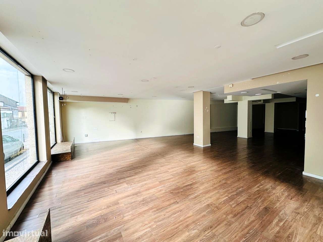 Loja 140 m2 com boas montras em S. Vicente Braga - Grande imagem: 3/13