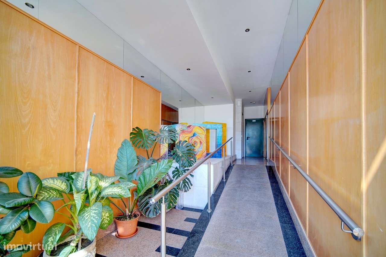 Remodelado e com pequeno terraço na cobertura-21