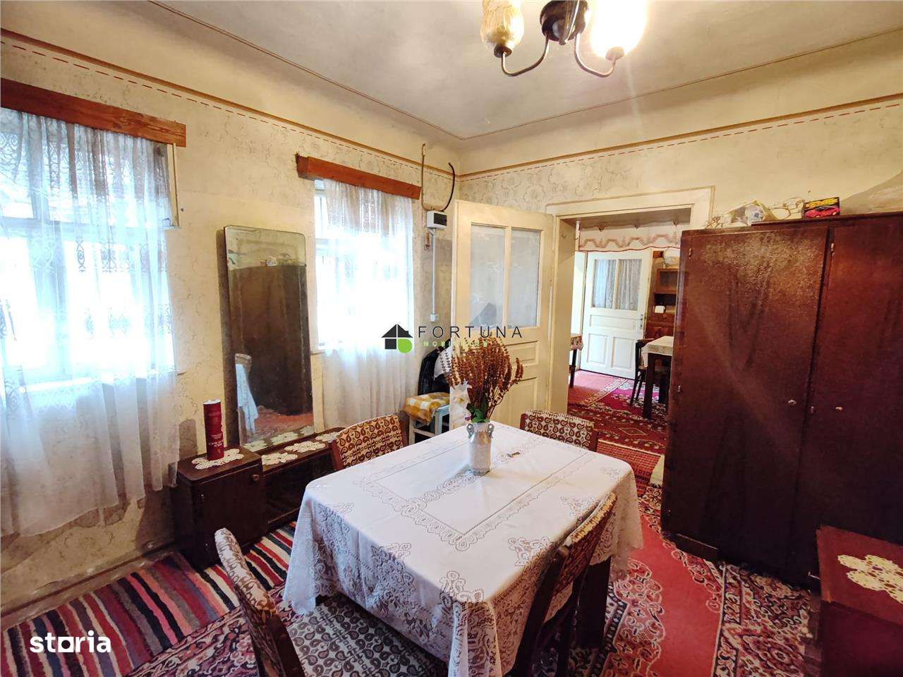 Casa , singur in curte la intrarea in ZIZIN-8