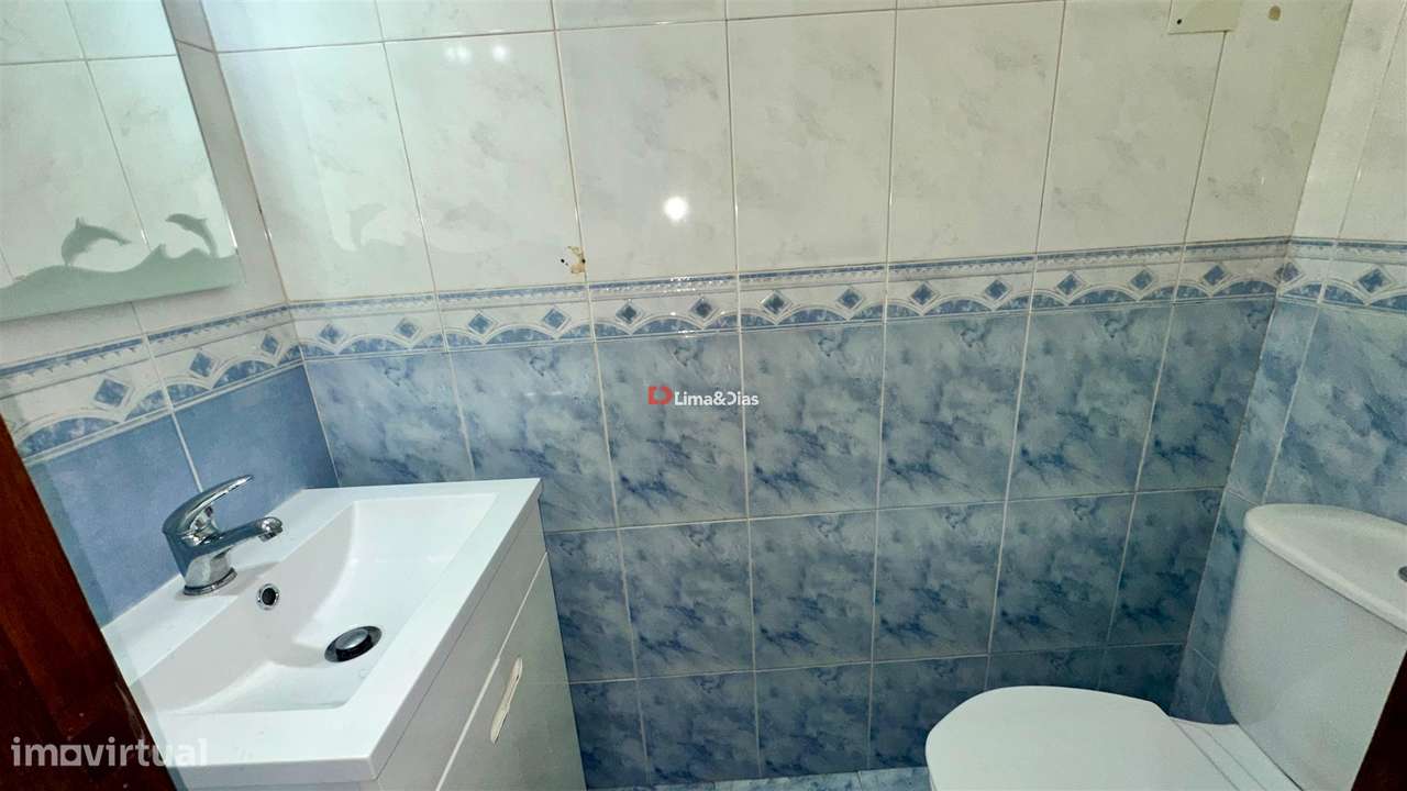 Apartamento T6 Duplex com 3 casas de banho e terraço-9