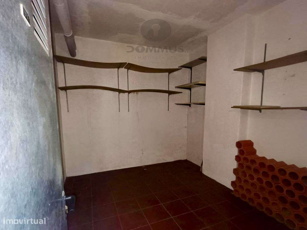 Apartamento T2 Remodelado c/ Arrecadação em São Marcos-25