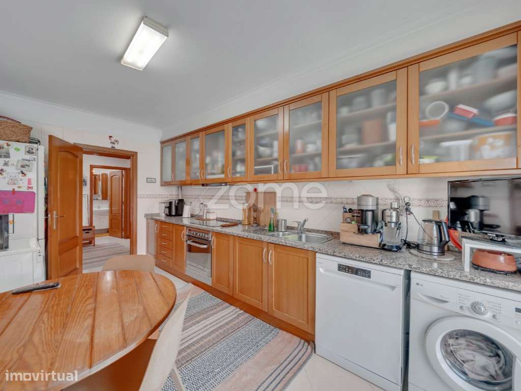 T3 com Terraço Privativo na Amadora-8