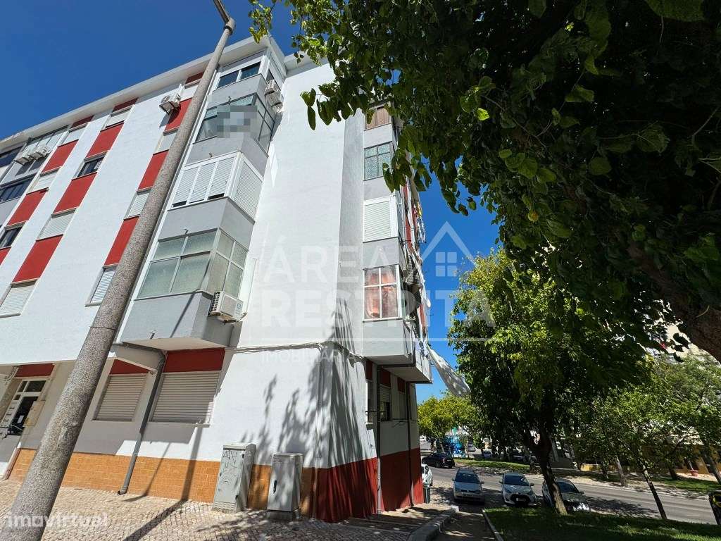 Apartamento T2 no Estádio da Medideira, Amora-27