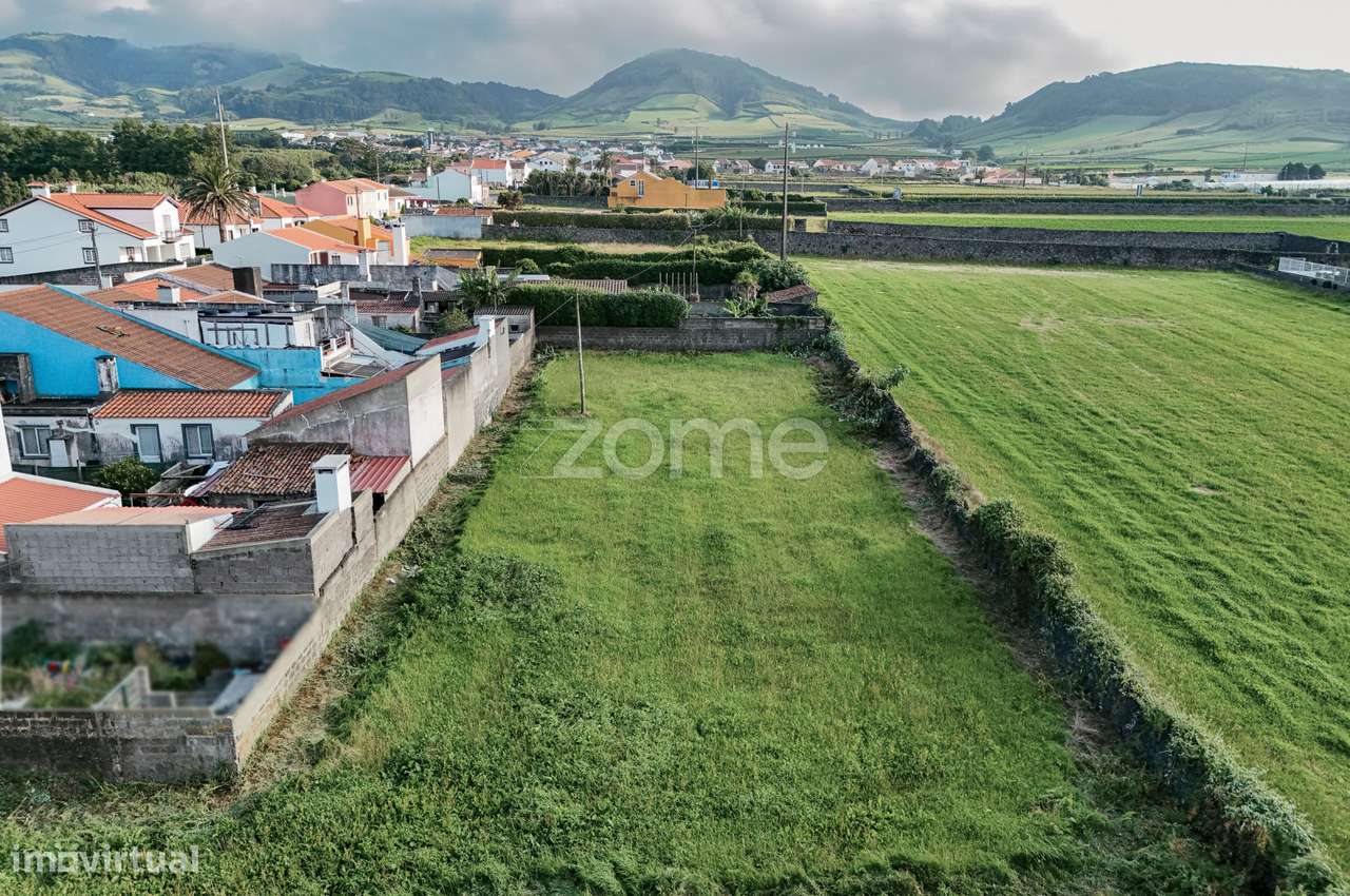 Conjunto Imobiliário com Moradia, Ruína e Terrenos na Ribeira Grande-17