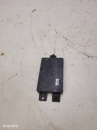 WZMACNIACZ ANTENOWY AUDI A4 B5 4D0035530 - 2