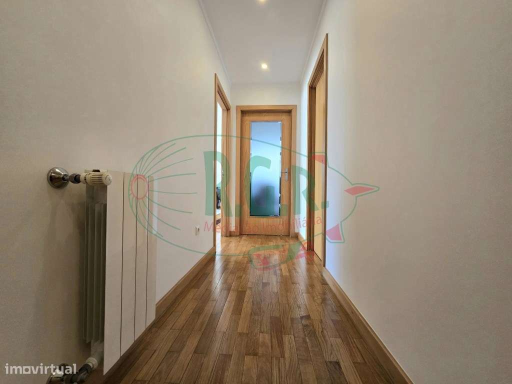 Apartamento T2| Lg Garagem 2 Carros | Localização Central São Cosme-16