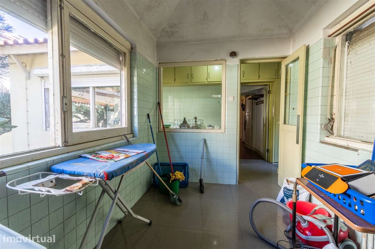 Moradia Estoril Cascais Vista Mar para renovar T6-15