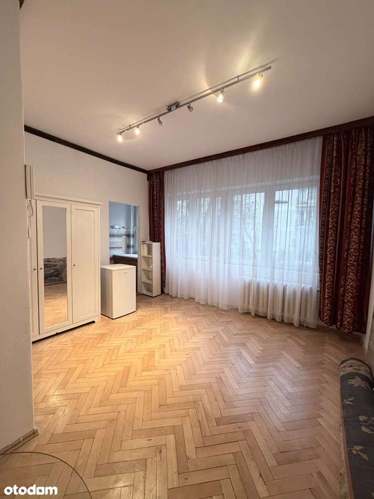 Kawalerka# Idealny rozstaw # OSOBNA KUCHNIA # WINDA # Hoża-2