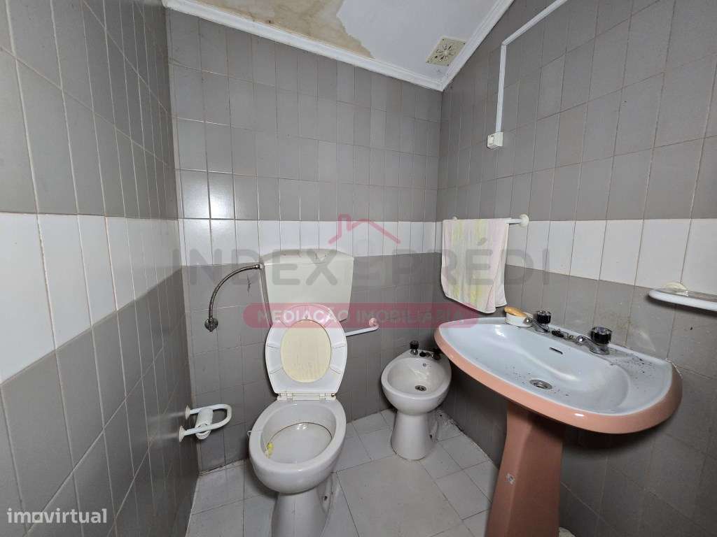 Prédio com varias frações Autónomas - Venda Judicial - Guarda-48