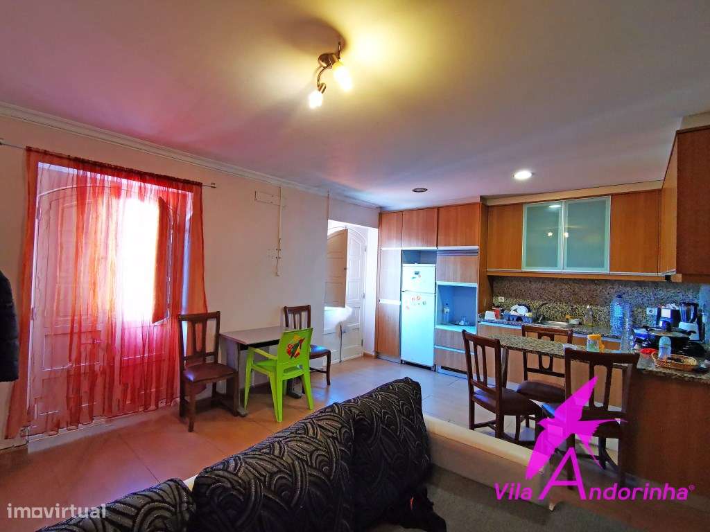 Prédio no centro histórico de Viana-7